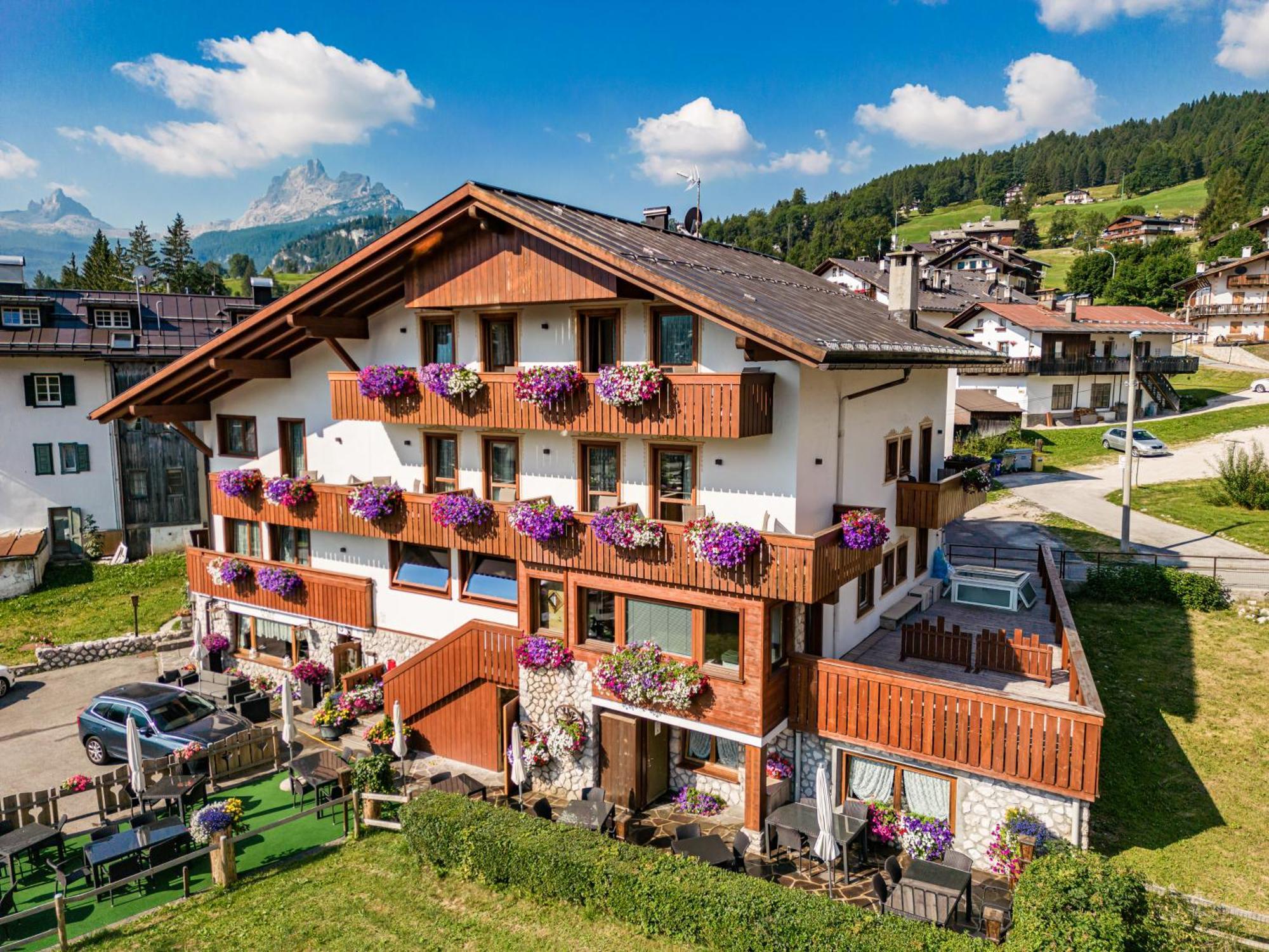 Hotel Da Beppe Sello Cortina d'Ampezzo Bagian luar foto