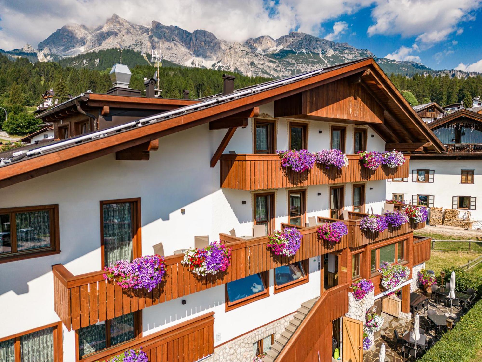 Hotel Da Beppe Sello Cortina d'Ampezzo Bagian luar foto