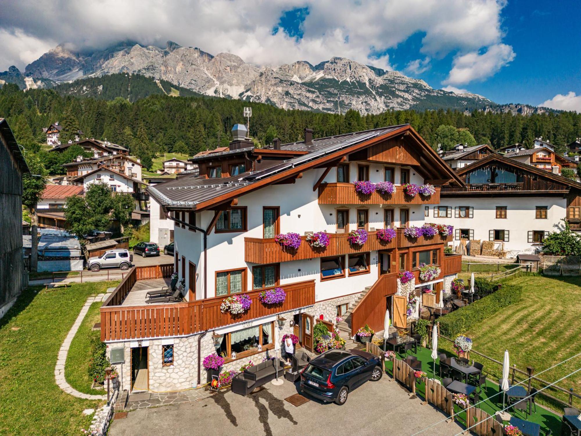 Hotel Da Beppe Sello Cortina d'Ampezzo Bagian luar foto