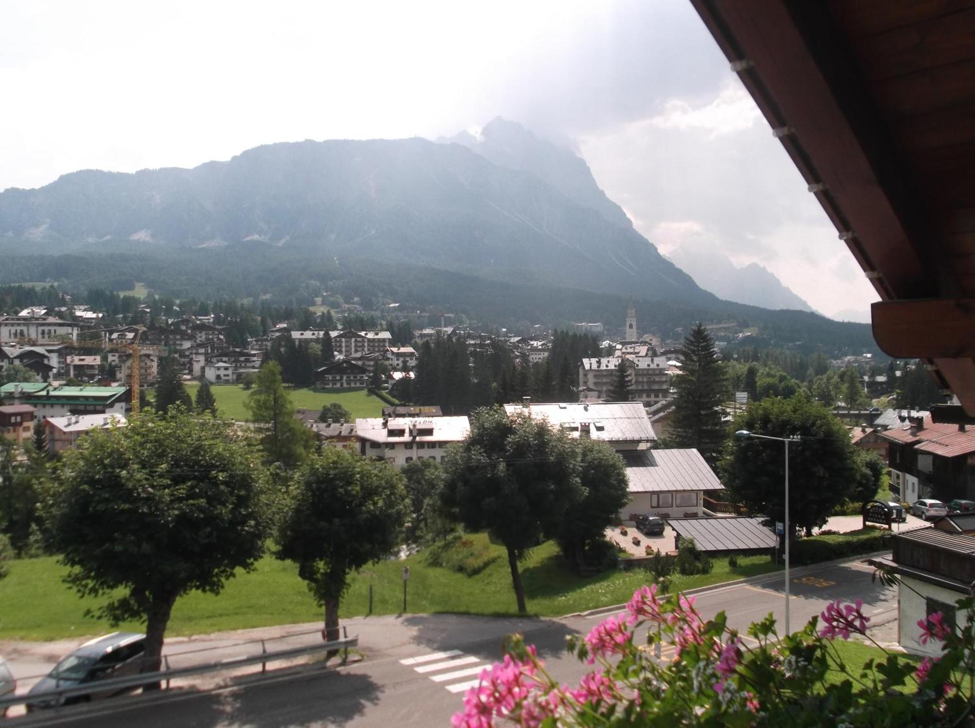 Hotel Da Beppe Sello Cortina d'Ampezzo Bagian luar foto